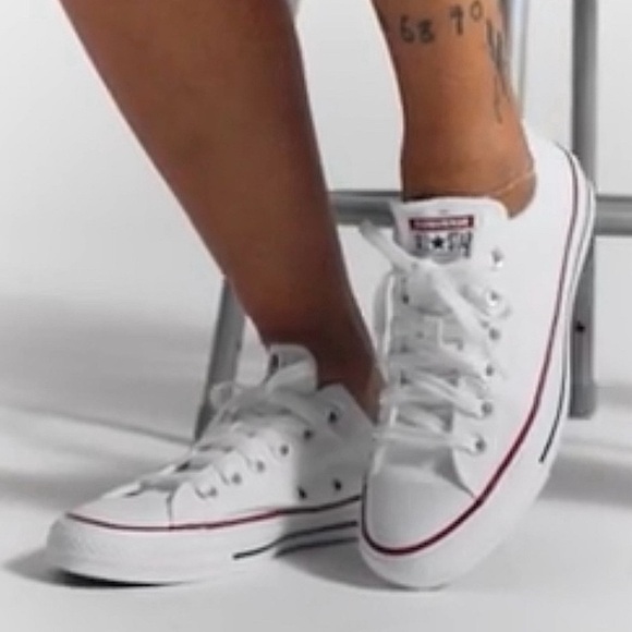 Converse | Unisex White Classic All-Star Lace Up Sneakers, Men’s sz 6, Women’s 8 - Picture 6 of 16